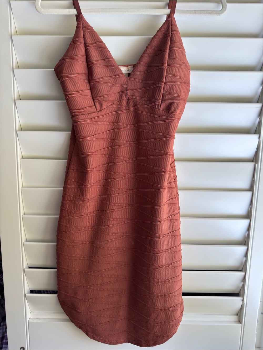Textured Rust Mini Bodycon Dress with V-Neck